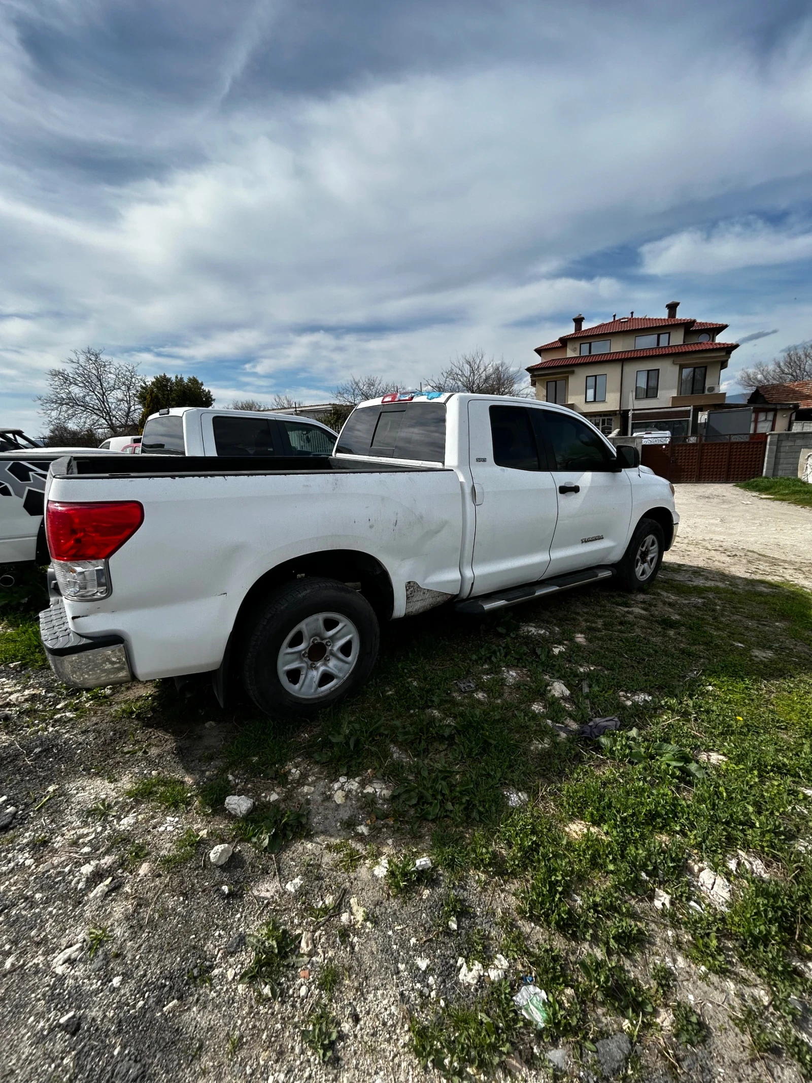 Toyota Tundra 4, 6 SR5 БАРТЕР, снимка 3 - Автомобили и джипове - 51910493