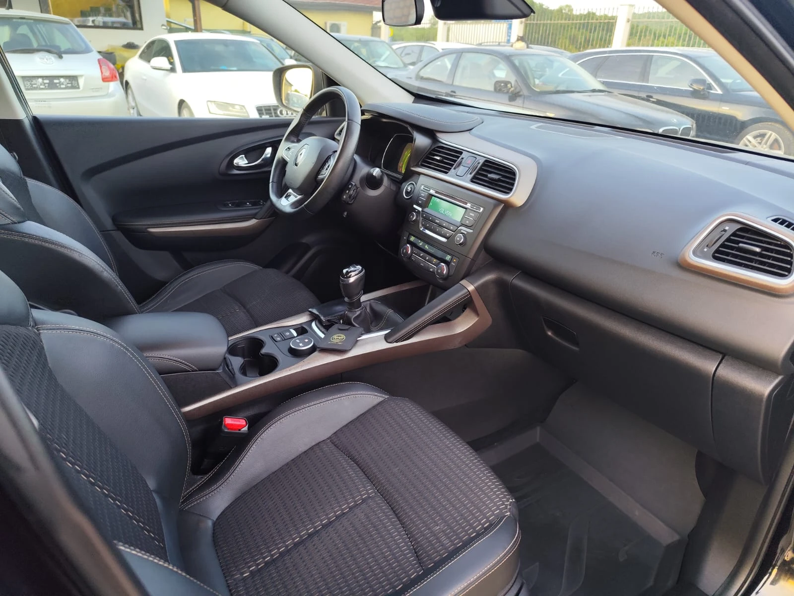 Renault Kadjar 1.2 бензин, снимка 12 - Автомобили и джипове - 53129477