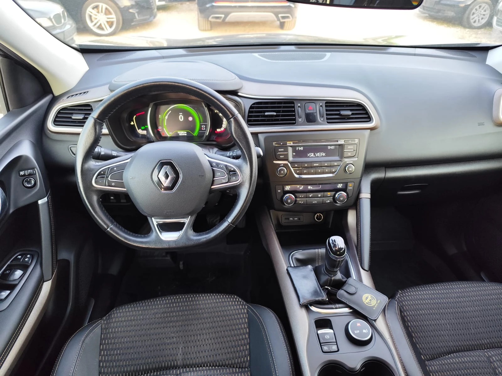 Renault Kadjar 1.2 бензин, снимка 10 - Автомобили и джипове - 53129477