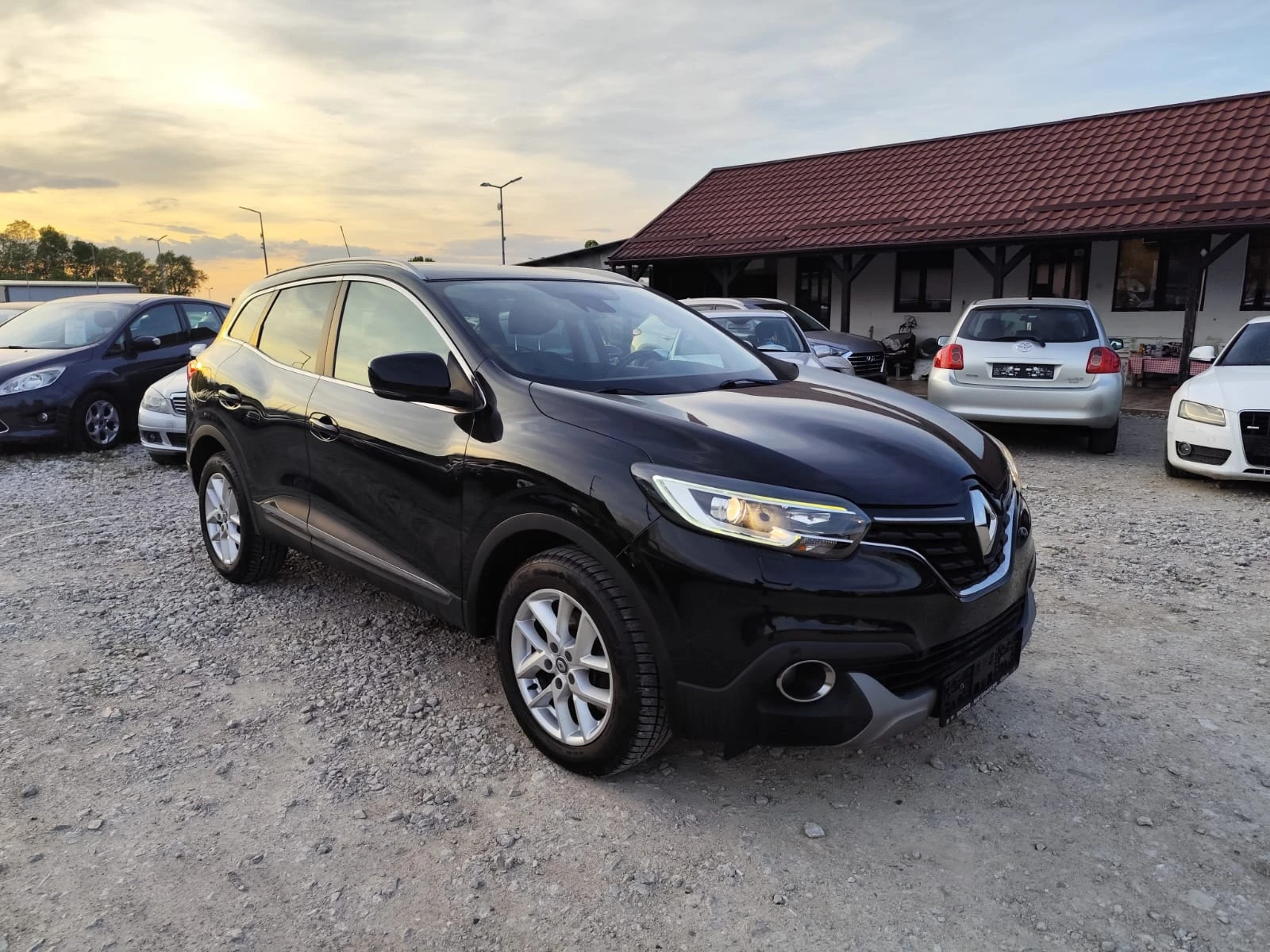 Renault Kadjar 1.2 бензин, снимка 3 - Автомобили и джипове - 53129477