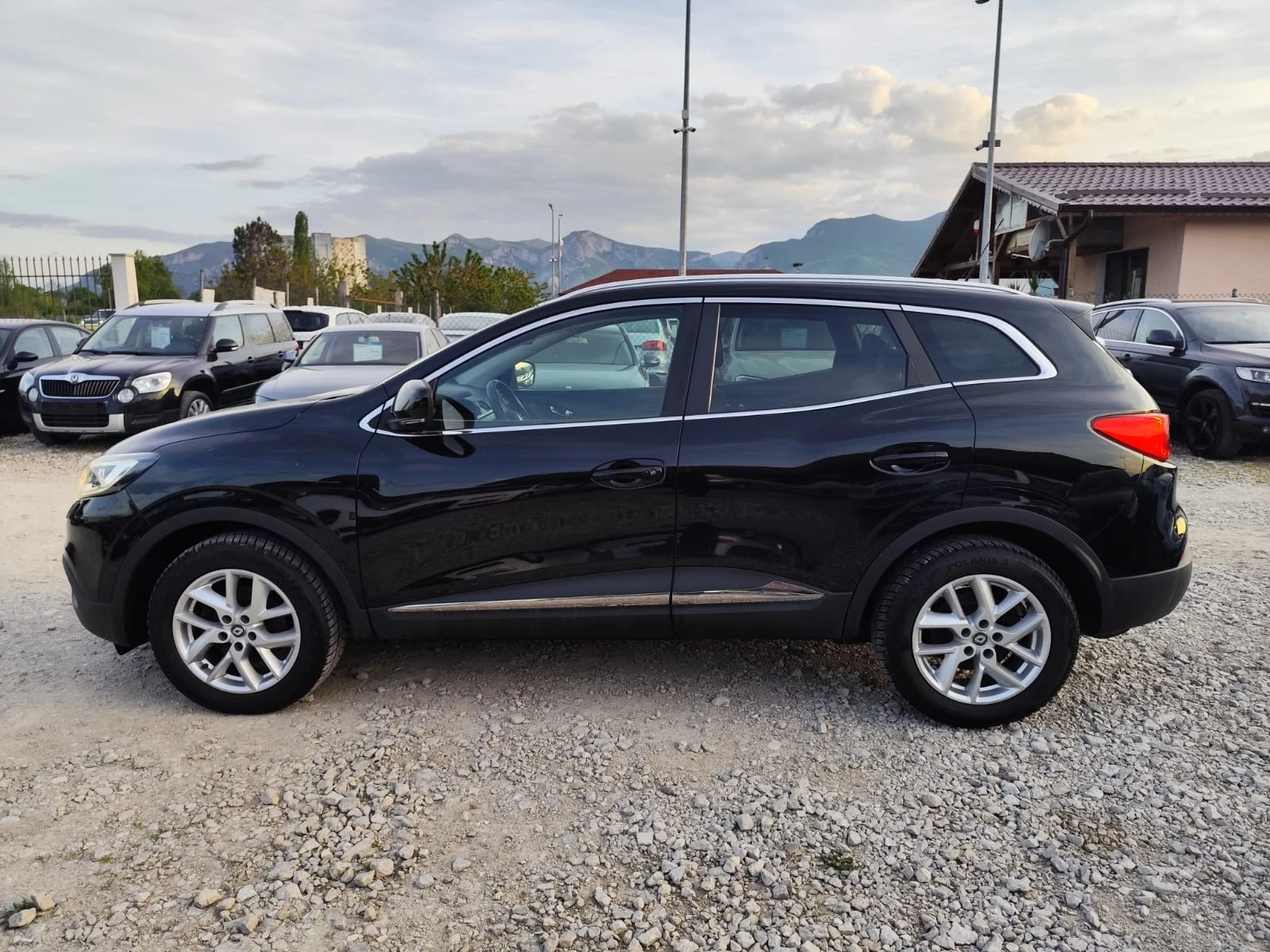 Renault Kadjar 1.2 бензин, снимка 9 - Автомобили и джипове - 53129477