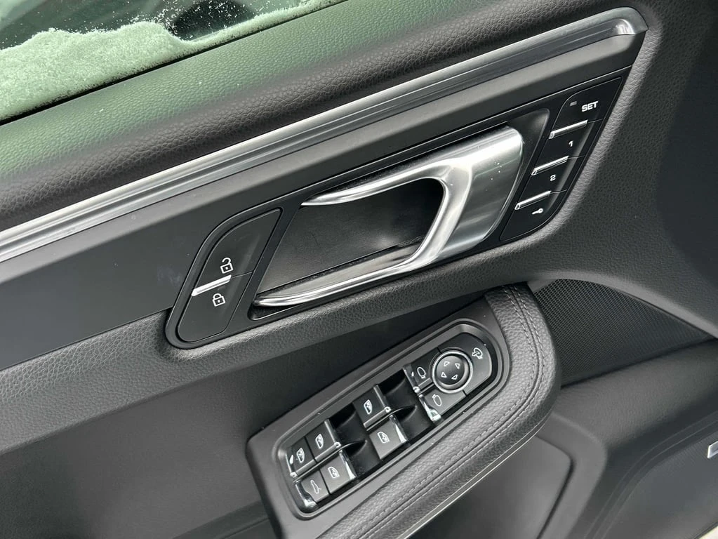 Porsche Macan * AWD * CARFAX * БЕЗ ПЪРВОНАЧАЛНА ВНОСКА - изображение 10