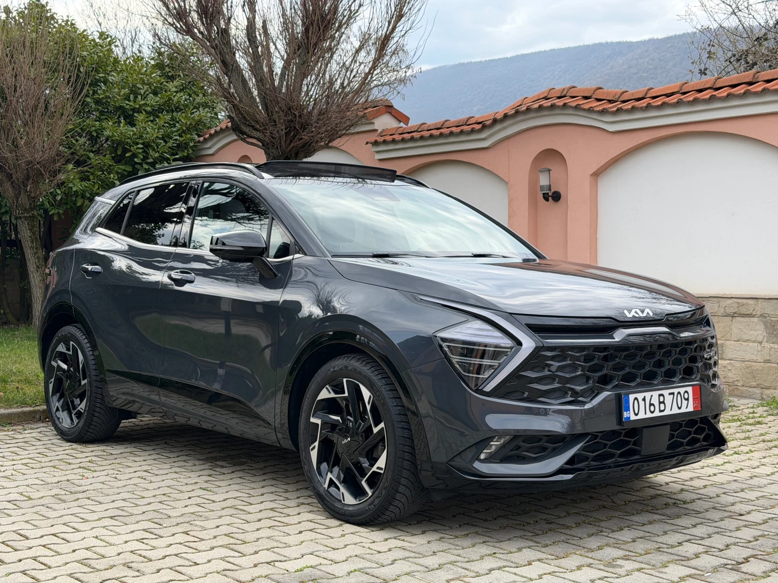 Kia Sportage 1.6crdi/GTlinePlus/4x4/Pano/Memory/360кам/Full, снимка 3 - Автомобили и джипове - 53995141