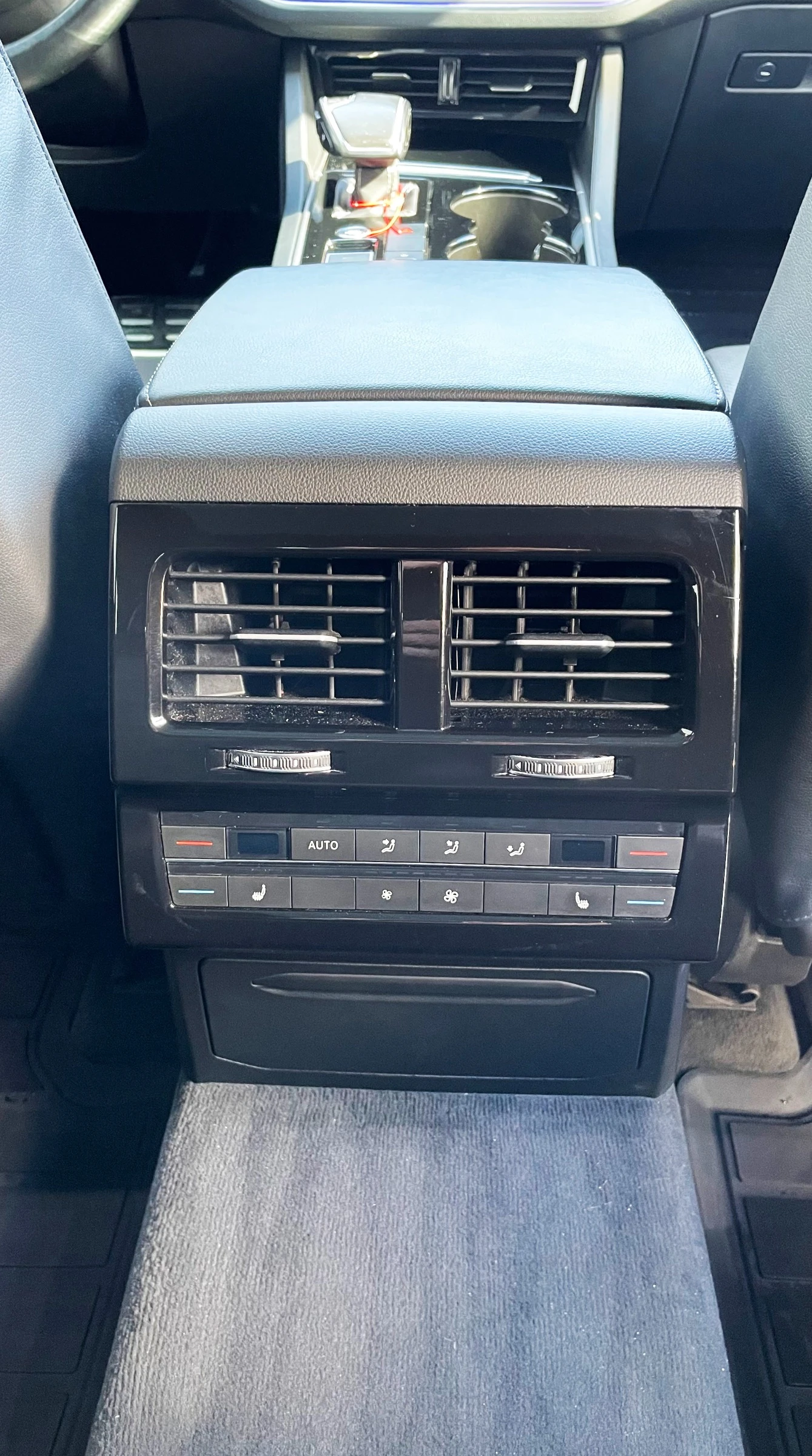 VW Touareg V6 TDI 4MOTION R-line, снимка 11 - Автомобили и джипове - 54482342