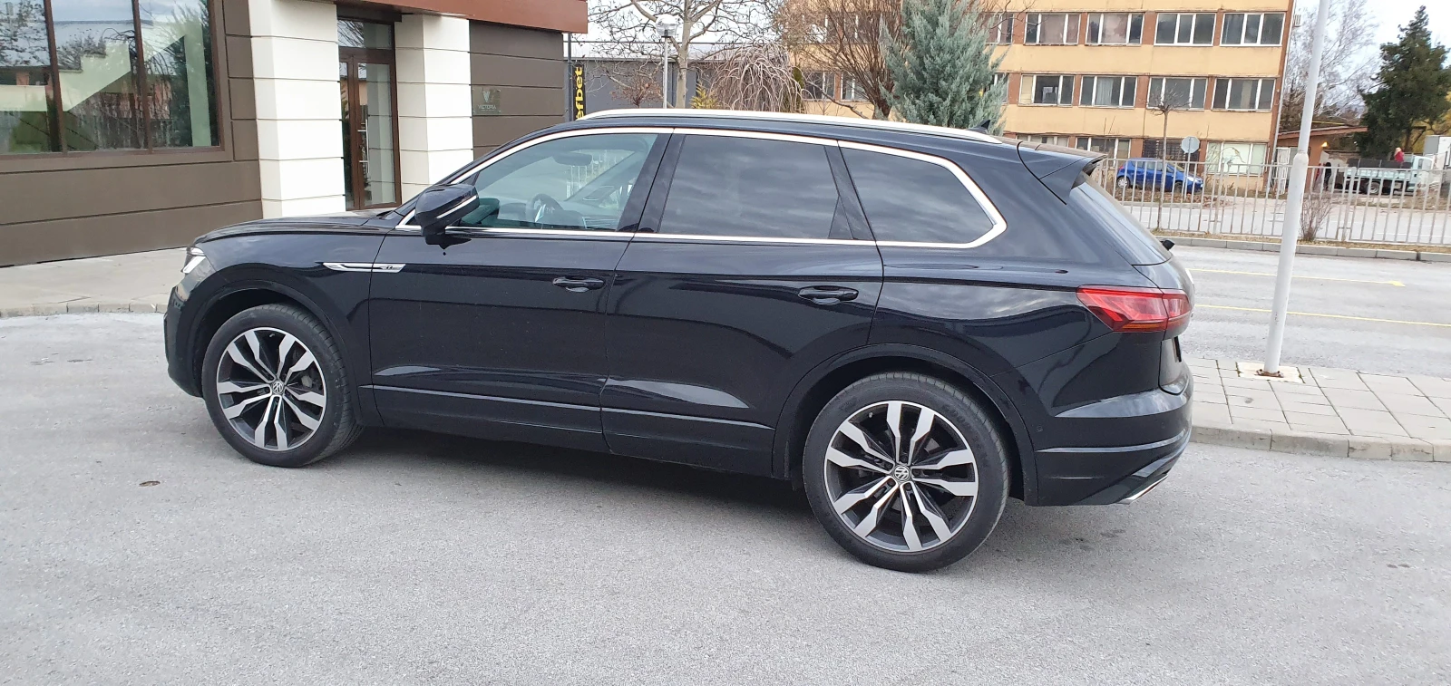 VW Touareg V6 TDI 4MOTION R-line, снимка 3 - Автомобили и джипове - 54482342