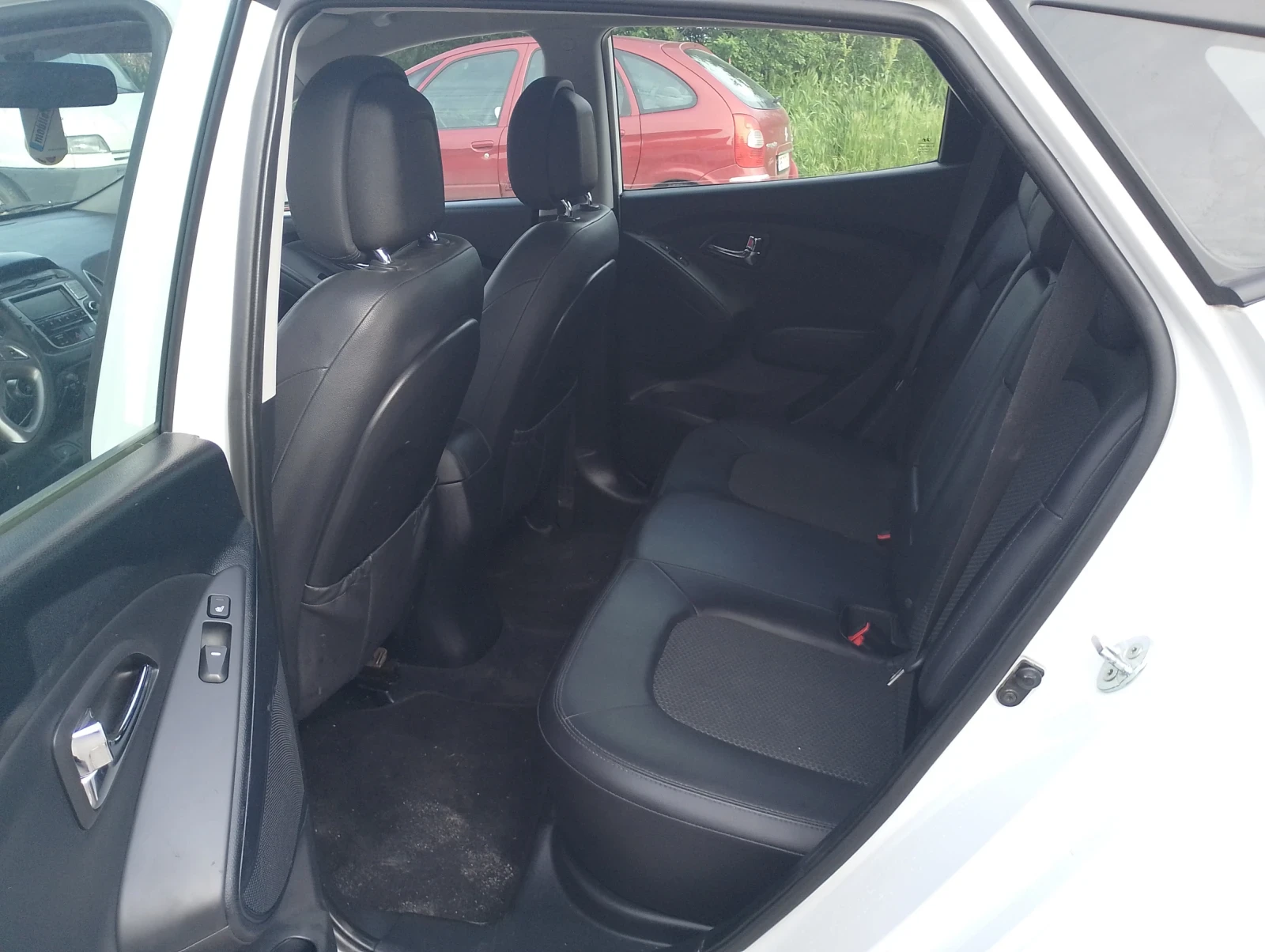 Hyundai IX35 1.7crdi, снимка 8 - Автомобили и джипове - 54495650