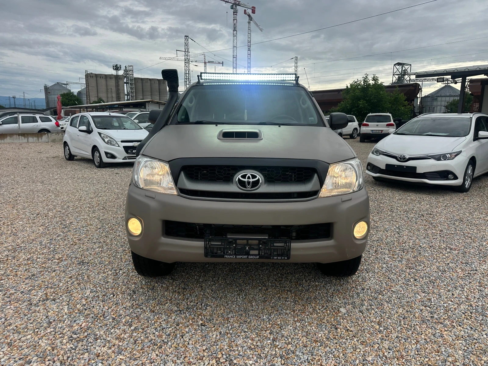 Toyota Hilux 3.0 D4D, снимка 2 - Автомобили и джипове - 54885118