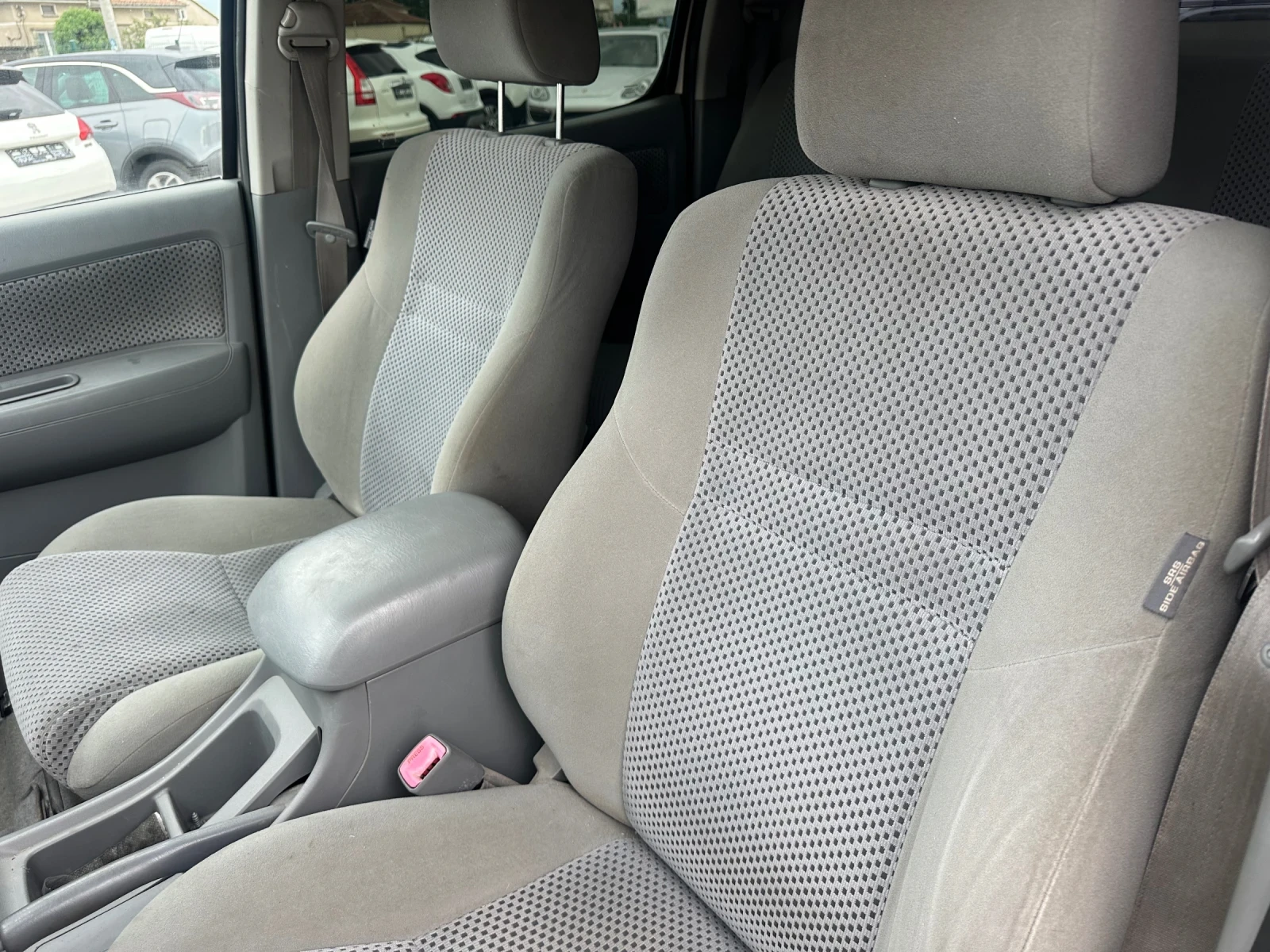 Toyota Hilux 3.0 D4D, снимка 10 - Автомобили и джипове - 54885118