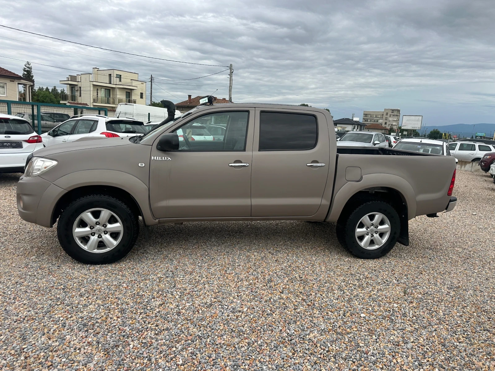 Toyota Hilux 3.0 D4D, снимка 3 - Автомобили и джипове - 54885118