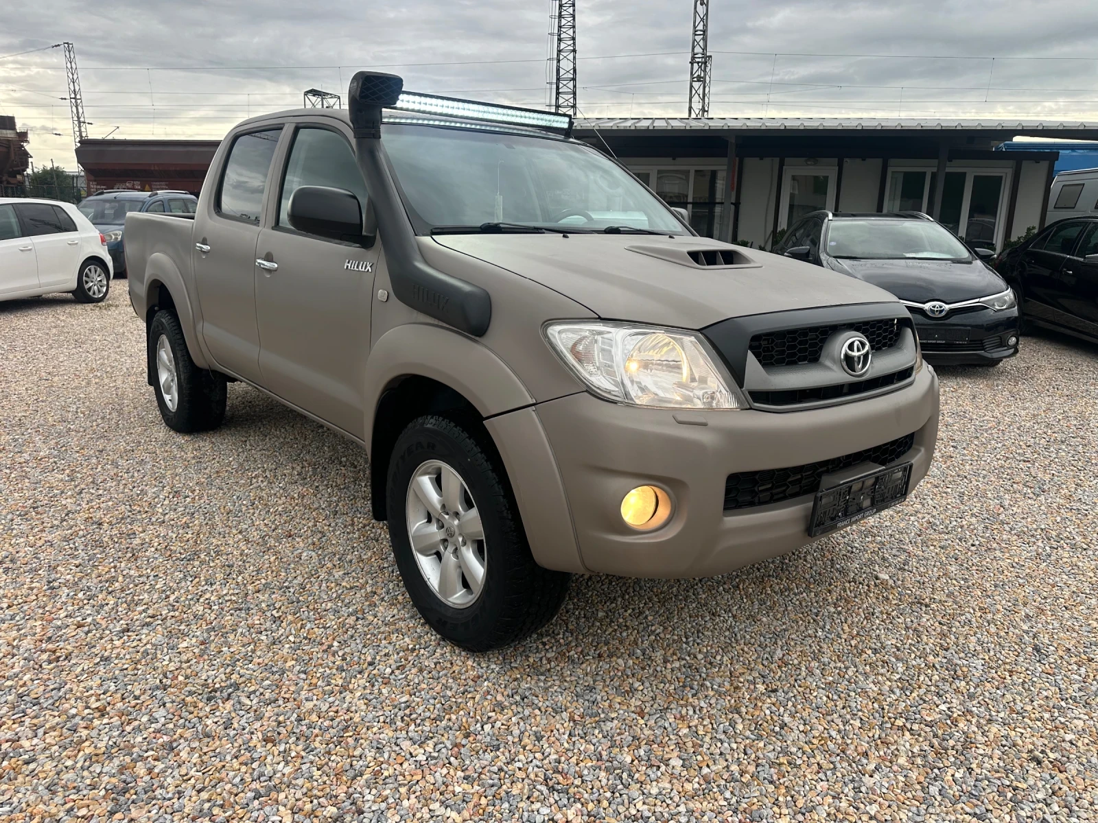 Toyota Hilux 3.0 D4D, снимка 8 - Автомобили и джипове - 54885118