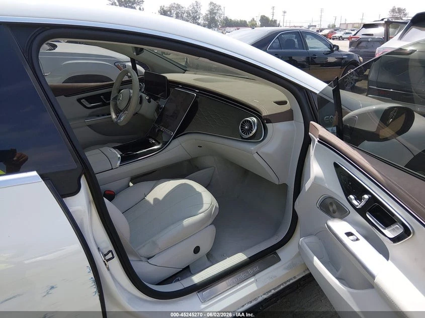Mercedes-Benz EQE 350* BURMESTER* HUD* 360* КАМЕРА* ПАНОРАМА* , снимка 10 - Автомобили и джипове - 55513223