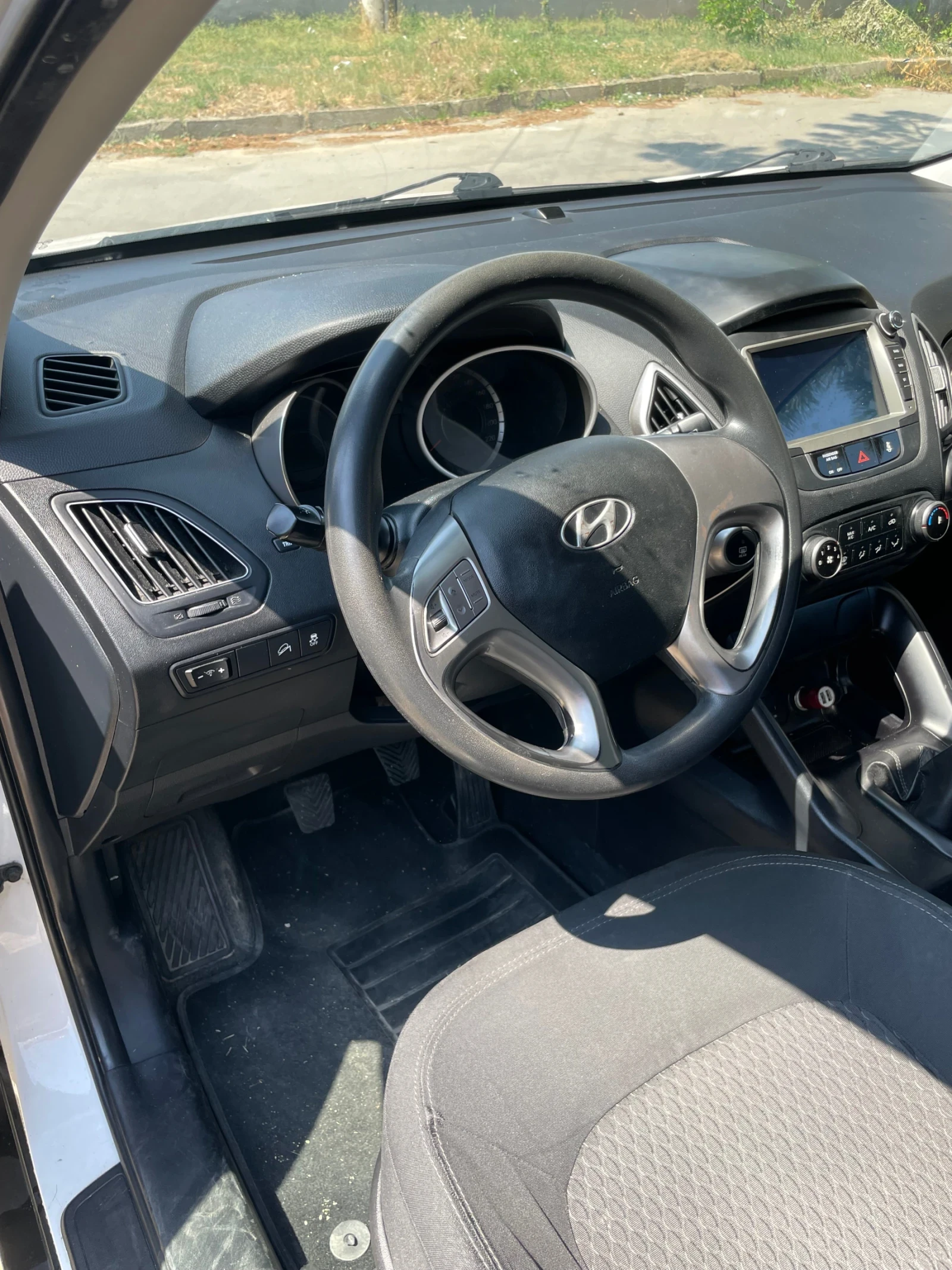Hyundai IX35 1.7 дизел навигация , снимка 10 - Автомобили и джипове - 55656428