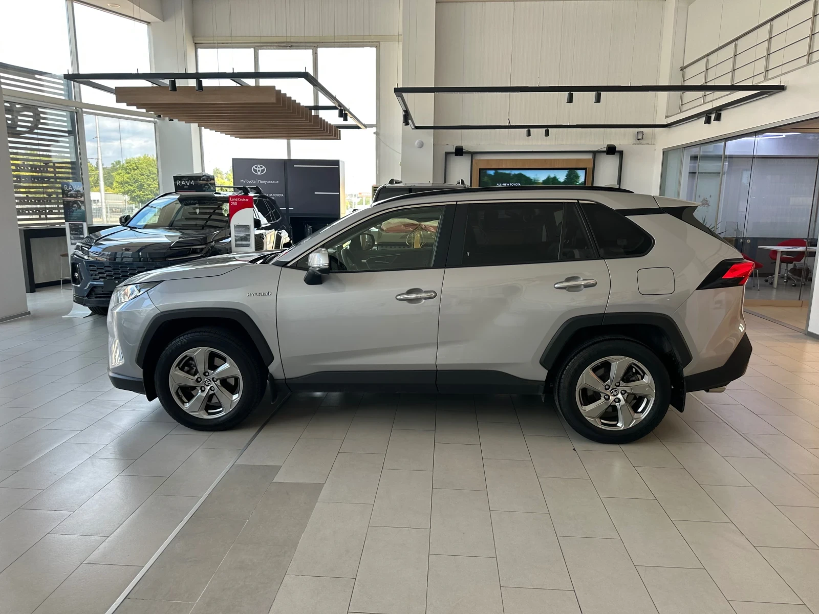 Toyota Rav4 Luxury, снимка 2 - Автомобили и джипове - 55847476