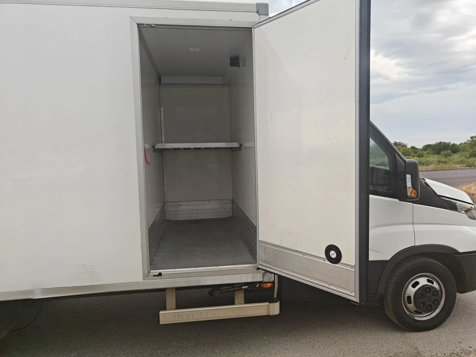Iveco Daily 35C14 Хладилен Фургон 4.30m., снимка 15 - Бусове и автобуси - 55449601
