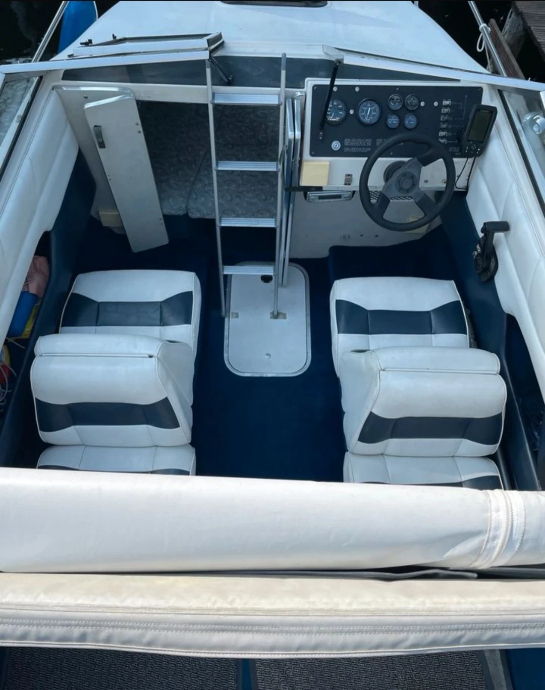 Лодка Bayliner Capri1952, снимка 7 - Воден транспорт - 54666661