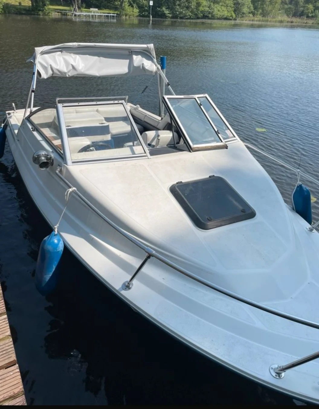 Лодка Bayliner Capri1952, снимка 2 - Воден транспорт - 54666661