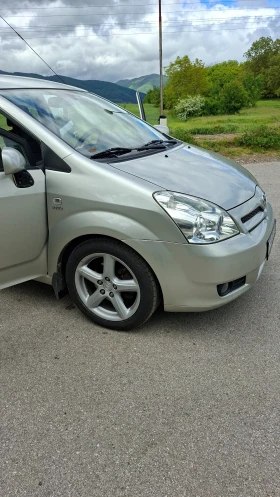Toyota Corolla verso 1.8 VVT-i Газов инжекцион, снимка 12
