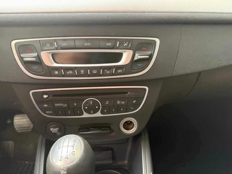 Renault Megane Renault Megane 1.6i, 101 к.с., 2009 г.   100 000 к, снимка 8 - Автомобили и джипове - 51752774