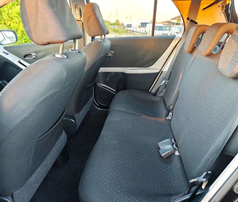 Toyota Yaris 1.33 vvti 100ks FACE, снимка 10 - Автомобили и джипове - 51782293