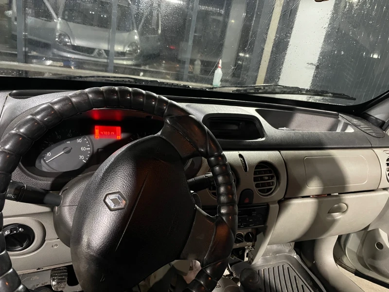Renault Kangoo 1.5 dci в добро състояние, снимка 8 - Автомобили и джипове - 52381024