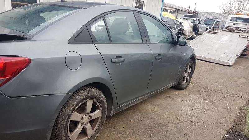 Chevrolet Cruze 1.6 16V и 2.0 D, снимка 7 - Автомобили и джипове - 42072275