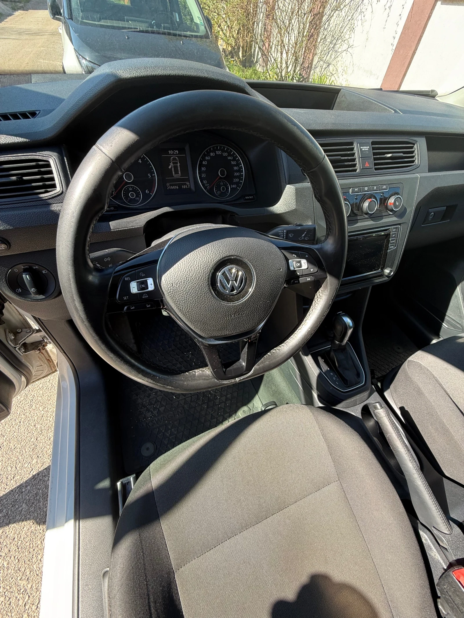 VW Caddy Maxi, 2.0 diesel, automatic, 1 собственик, снимка 10 - Автомобили и джипове - 54116547