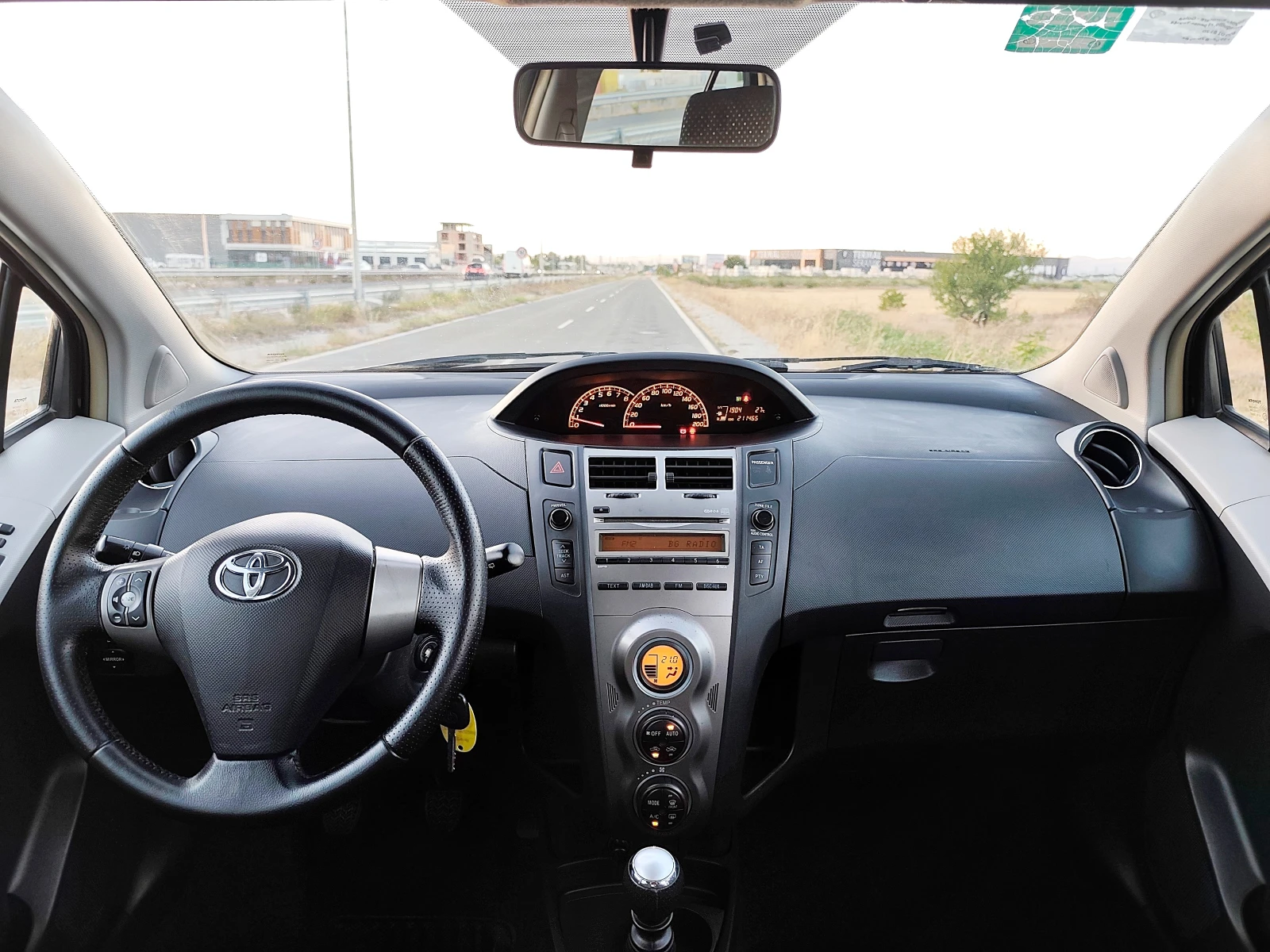 Toyota Yaris 1.33 vvti 100ks FACE - изображение 8