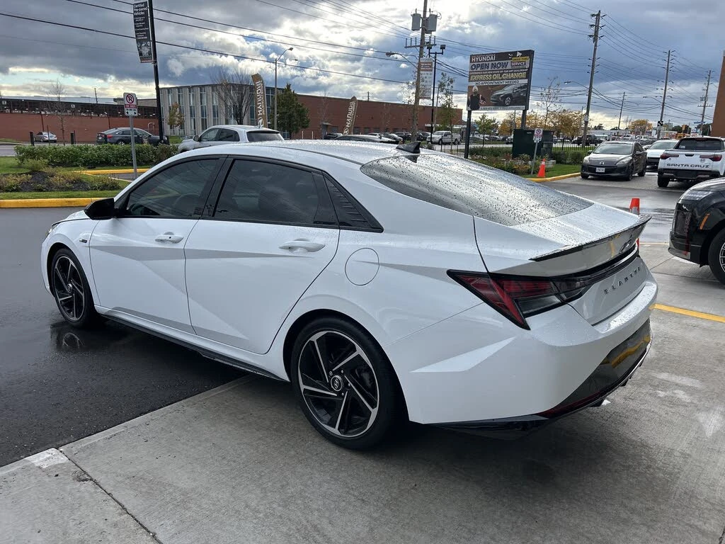 Hyundai Elantra *  *    *   *  | Mobile.bg   7