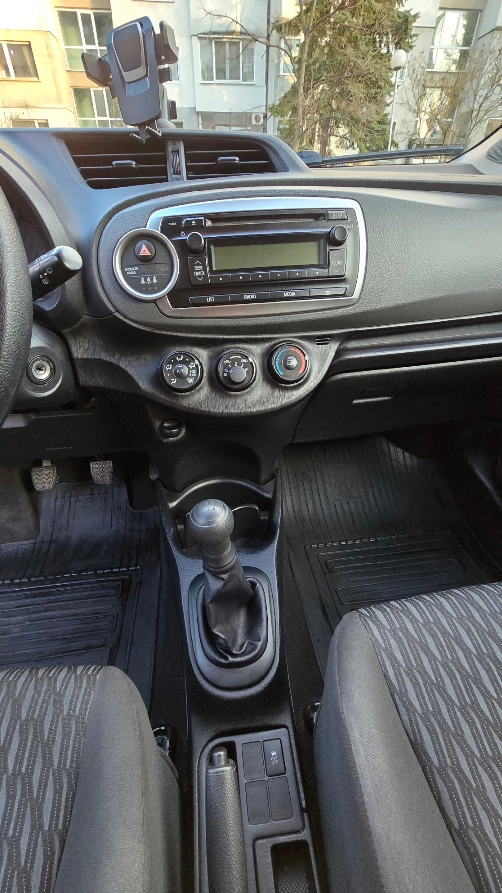 Toyota Yaris, снимка 11 - Автомобили и джипове - 54010066