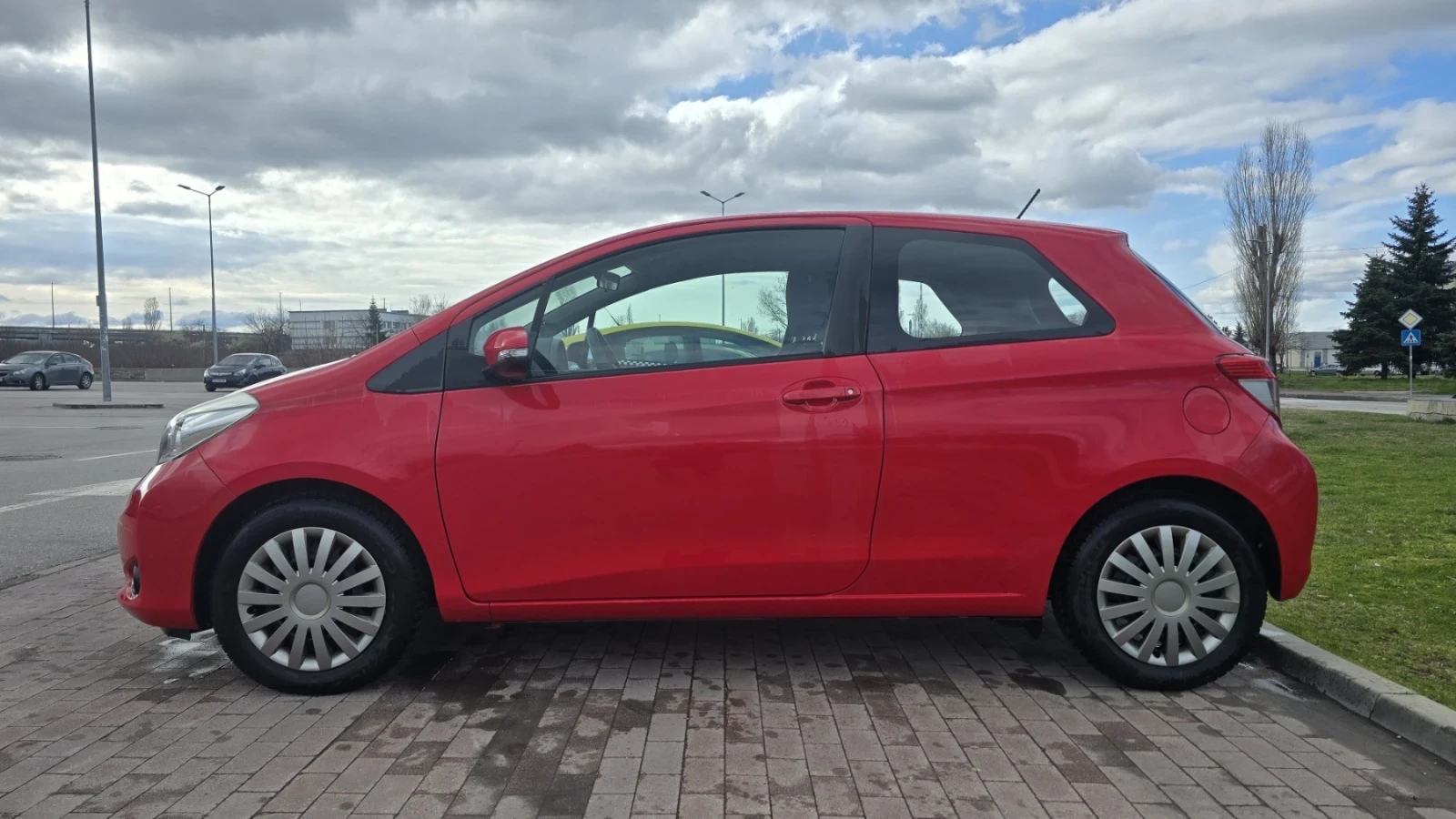 Toyota Yaris, снимка 5 - Автомобили и джипове - 54010066