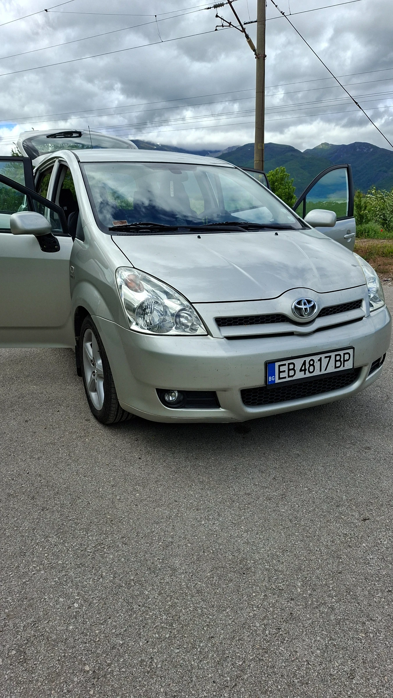 Toyota Corolla verso 1.8 VVT-i Газов инжекцион, снимка 8 - Автомобили и джипове - 54685517