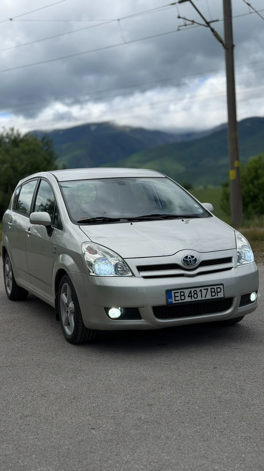 Toyota Corolla verso 1.8 VVT-i Газов инжекцион, снимка 3 - Автомобили и джипове - 54685517