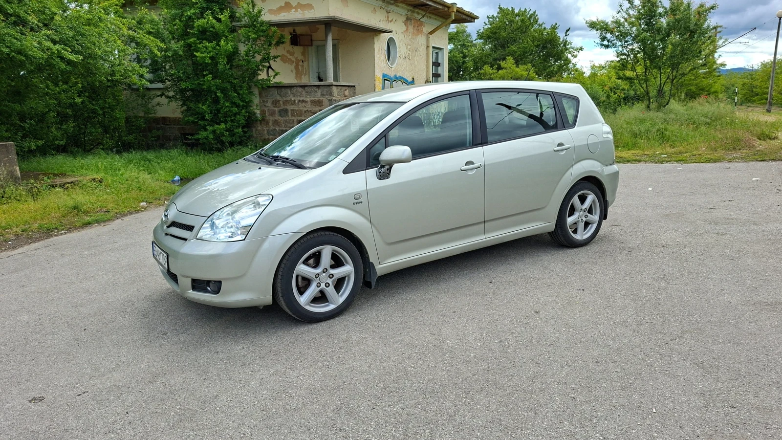 Toyota Corolla verso 1.8 VVT-i Газов инжекцион, снимка 11 - Автомобили и джипове - 54685517