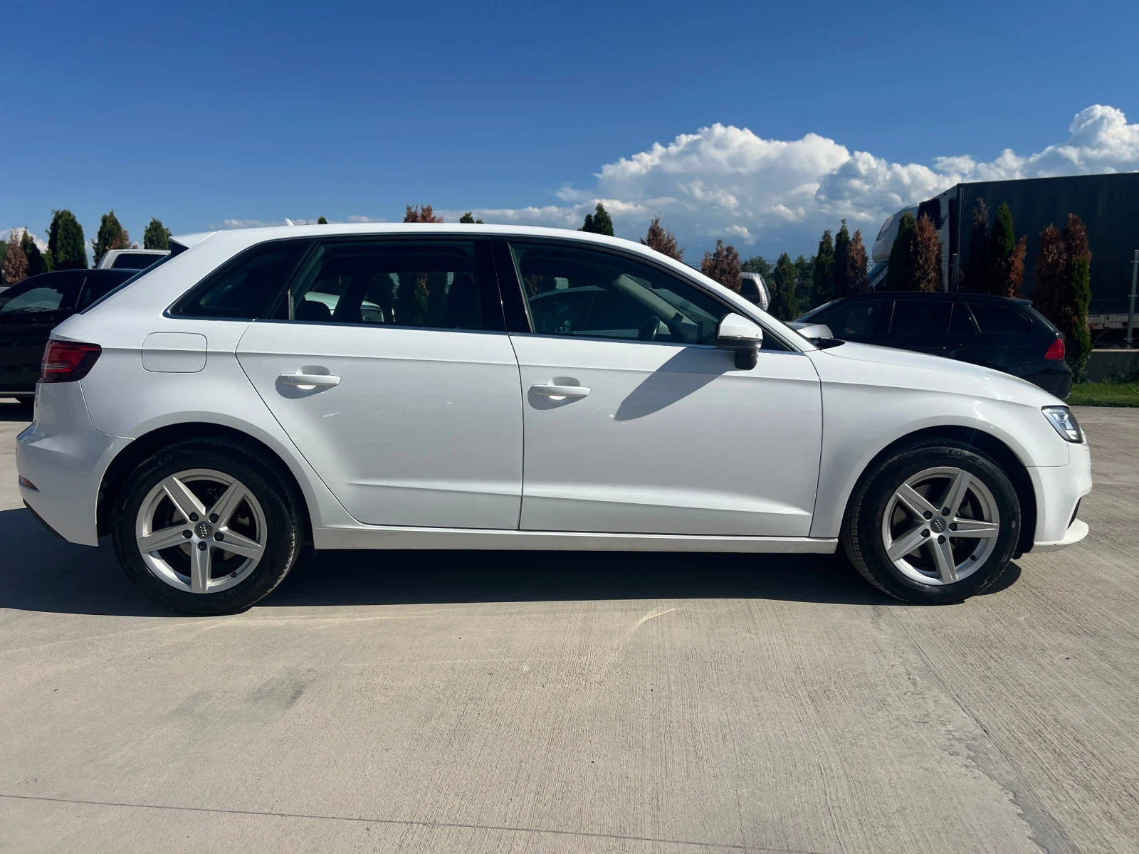 Audi A3 1.6TDI/S-TRONIC/РЕГИСТРИРАНА/ЛИЗИНГ, снимка 4 - Автомобили и джипове - 54959962