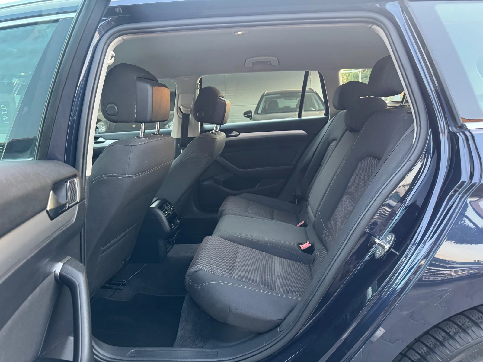 VW Passat 1.6TDI LED, снимка 11 - Автомобили и джипове - 55651733
