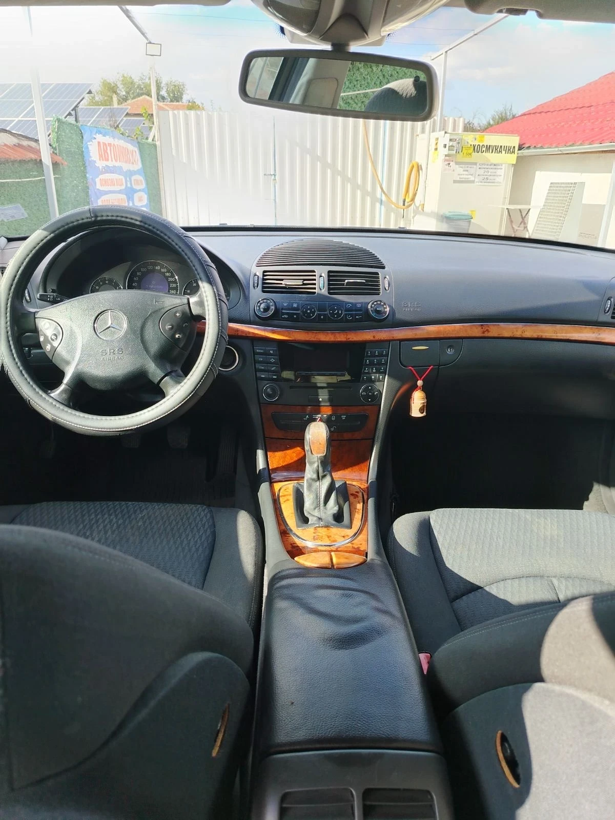 Mercedes-Benz E 220, снимка 5 - Автомобили и джипове - 56523746