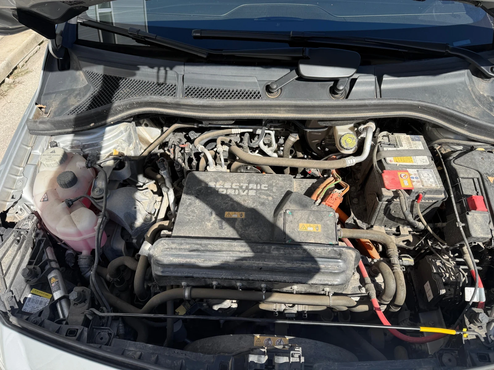 Mercedes-Benz B 250 Electric drive, снимка 15 - Автомобили и джипове - 56685043