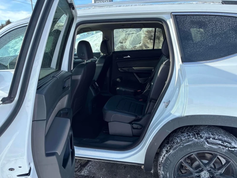 VW Atlas * Execline * CARFAX * ЦЕНА ДО БГ, снимка 12 - Автомобили и джипове - 53469409