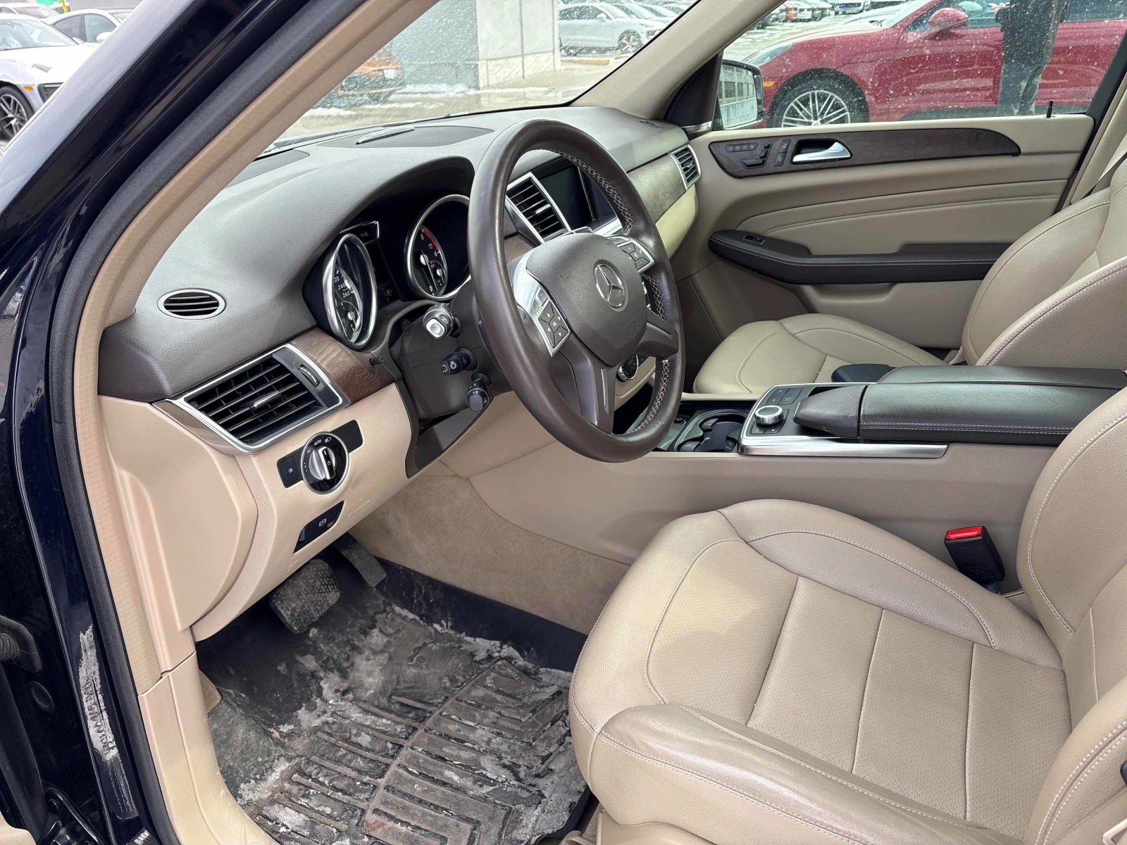 Mercedes-Benz ML 350 AMG* PACK* HARMON* KARDON* КАМЕРА* КЕЙЛЕС* ПОДГРЕВ, снимка 6 - Автомобили и джипове - 53917395