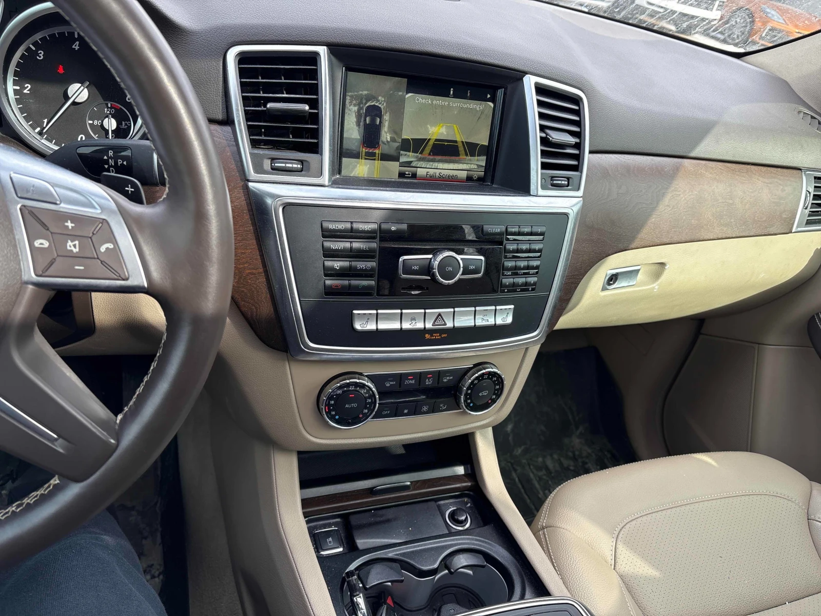 Mercedes-Benz ML 350 AMG* PACK* HARMON* KARDON* КАМЕРА* КЕЙЛЕС* ПОДГРЕВ, снимка 7 - Автомобили и джипове - 53917395