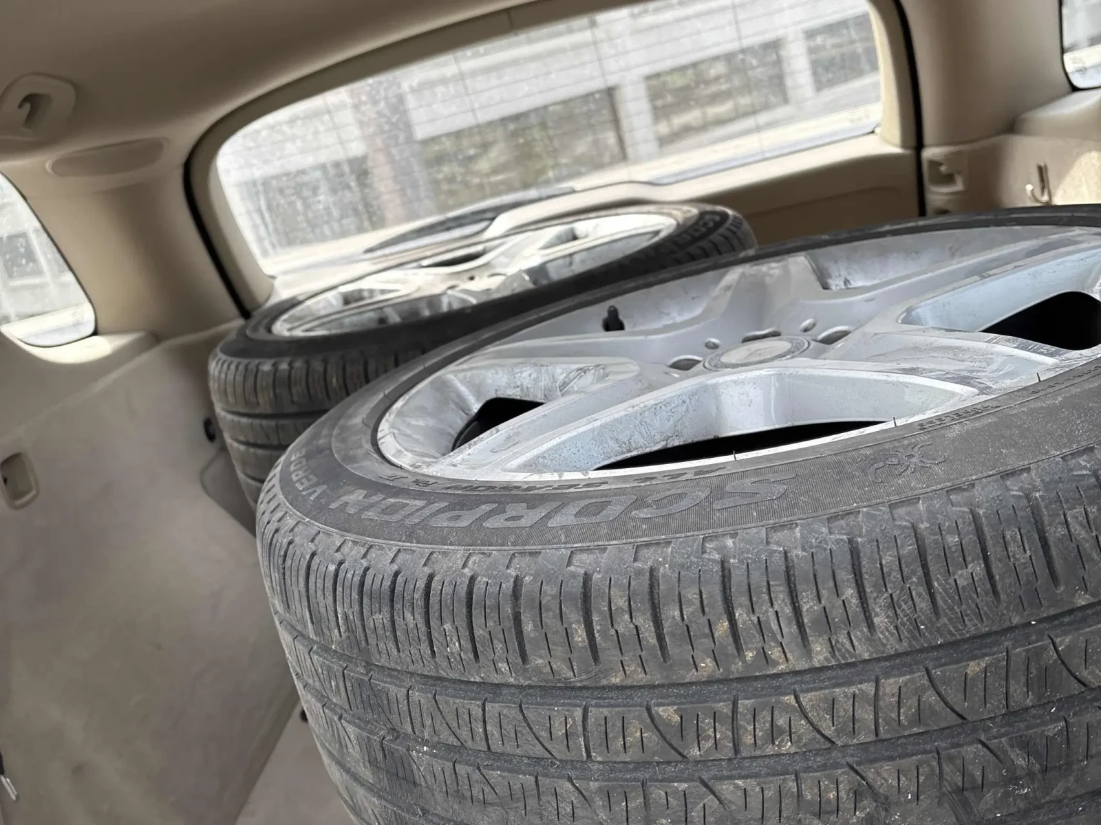 Mercedes-Benz ML 350 AMG* PACK* HARMON* KARDON* КАМЕРА* КЕЙЛЕС* ПОДГРЕВ, снимка 9 - Автомобили и джипове - 53917395