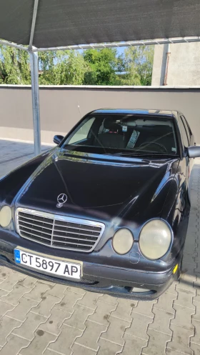 Mercedes-Benz E 220, снимка 1