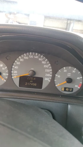 Mercedes-Benz E 220, снимка 10