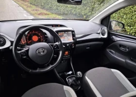 Toyota Aygo 1.0 VVT-i x-clusiv, снимка 10 - Автомобили и джипове - 53693247