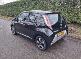 Toyota Aygo 1.0 VVT-i x-clusiv, снимка 5 - Автомобили и джипове - 53693247