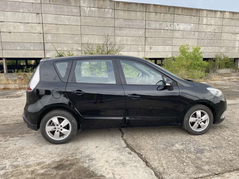 Renault Scenic 1.5 дци, снимка 6 - Автомобили и джипове - 47444802