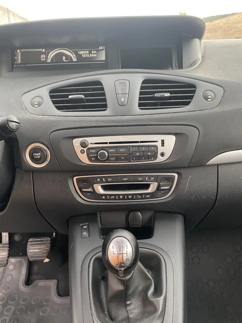 Renault Scenic 1.5 дци, снимка 11 - Автомобили и джипове - 47247353