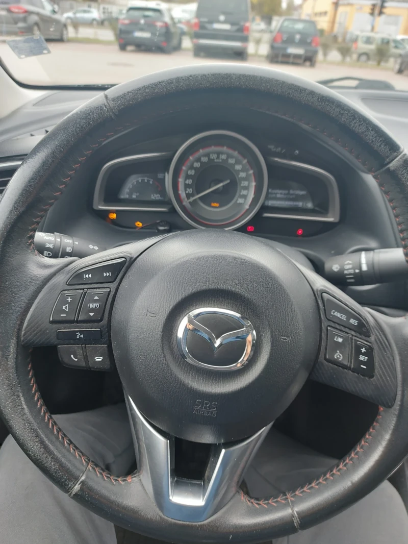 Mazda 3 Skyaktiv 1.5 СЕДАН, снимка 9 - Автомобили и джипове - 48350712