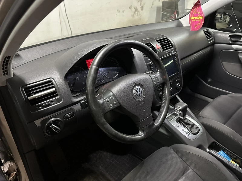 VW Golf 2.0tdi, снимка 8 - Автомобили и джипове - 48395806