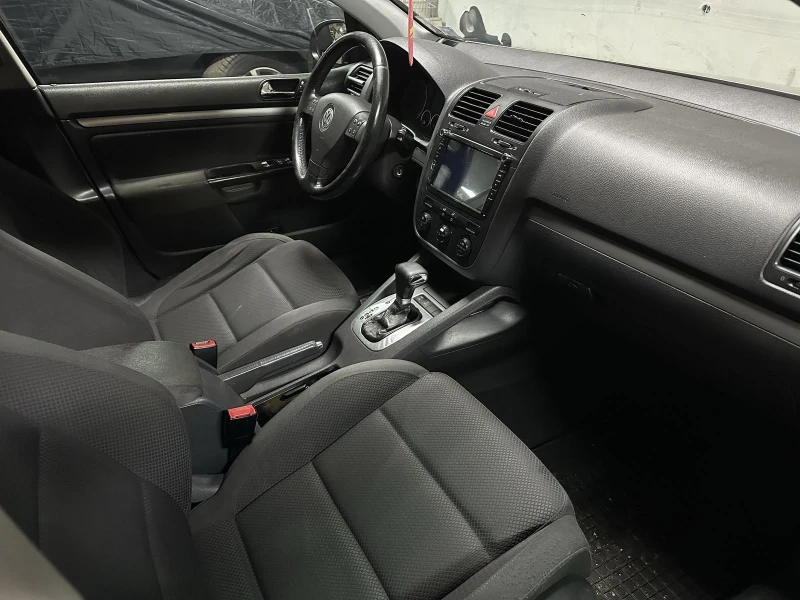 VW Golf 2.0tdi, снимка 9 - Автомобили и джипове - 48395806